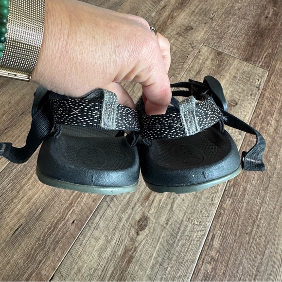 Chaco black sporty waterproof sandals youth size 1 - Picture 6 of 9